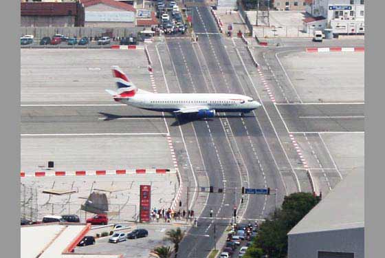 Resultado de imagem para AEROPORTOS RADICAIS